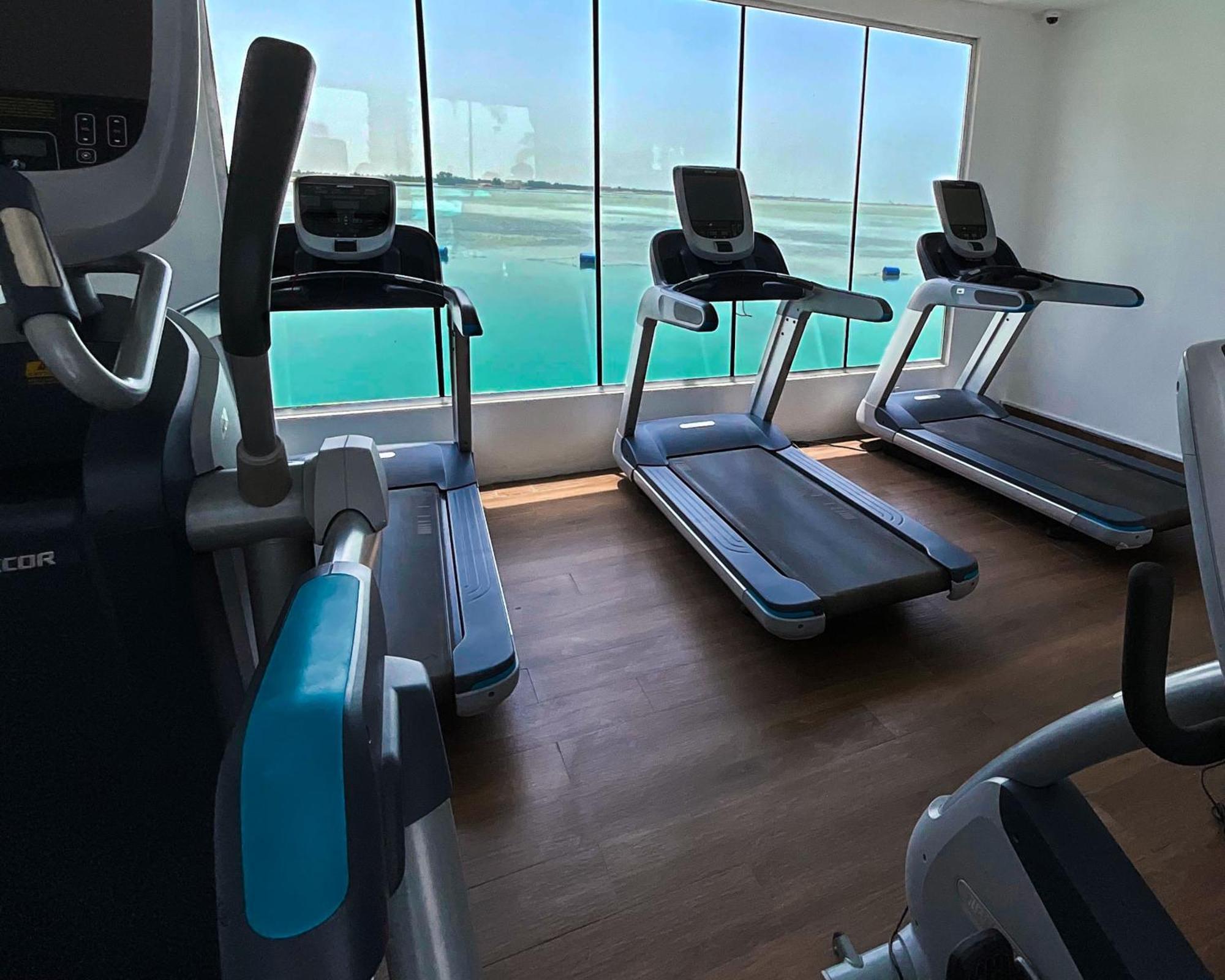 Lagoona Beach Luxury Resort And Spa Manama Exterior foto The gym at the hotel